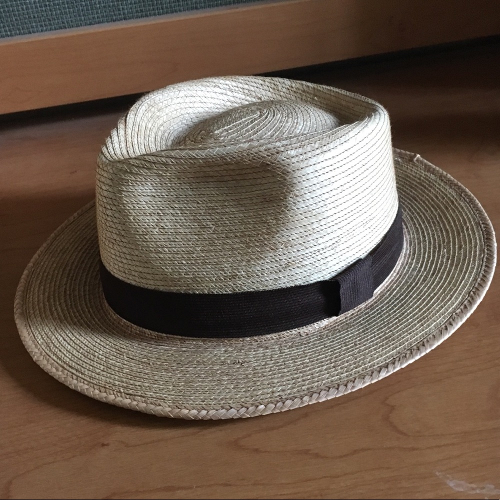 Men’s straw panama/fedora looking hat